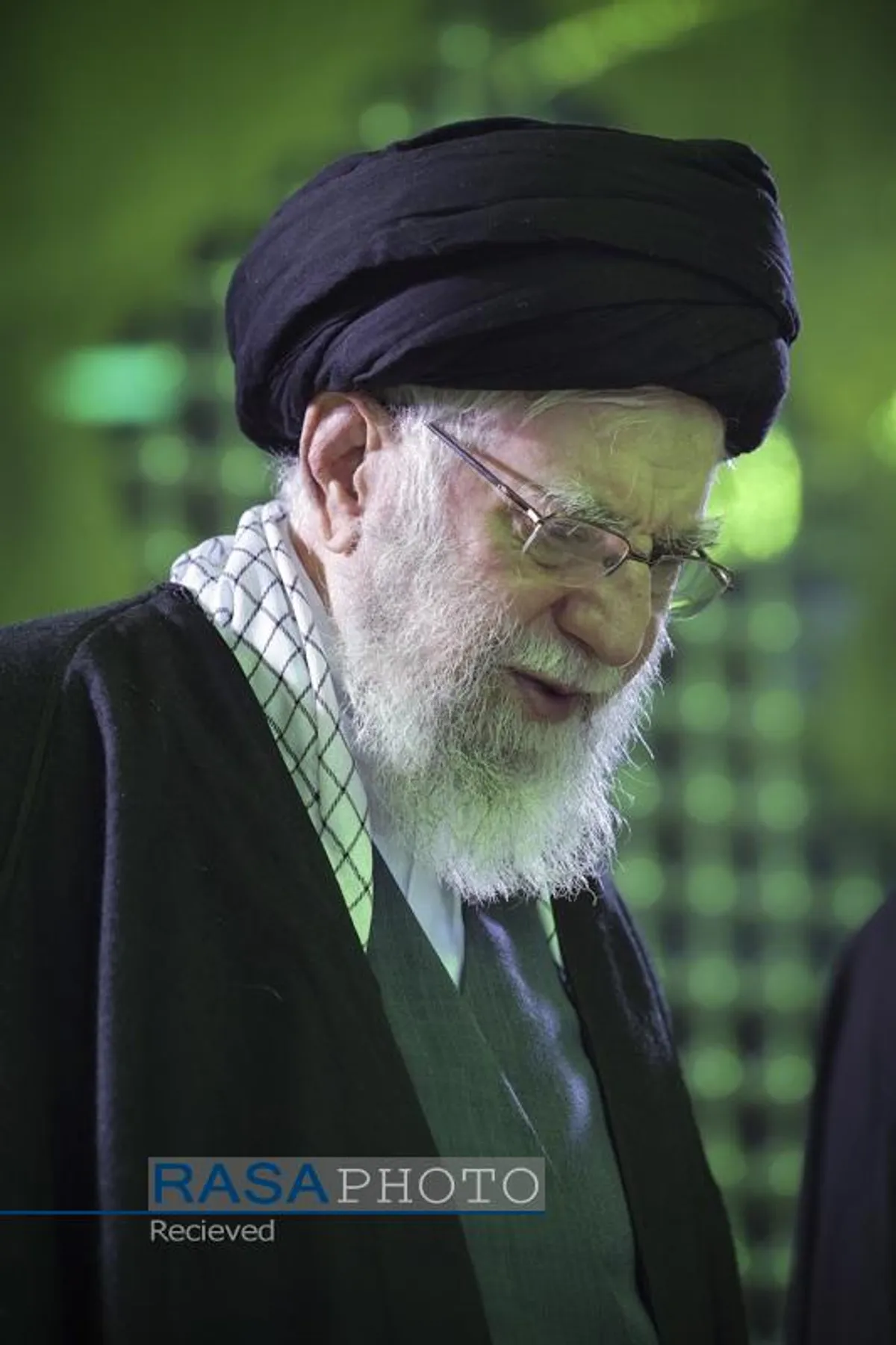 آغاز جشن&zwnj;های چهل&zwnj;وهفتمین سالگرد پیروزی انقلاب با حضور رهبر انقلاب در حرم مطهر حضرت امام خمینی(ره)