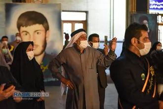 آیین لاله گردانی شب شام غریبان شهادت امام رضا(ع) در شیراز&lrm;