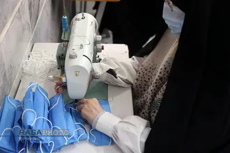 کارگاه تولید ۴۰۰۰ ماسک و گان توسط بسیج دانشجویی در قم