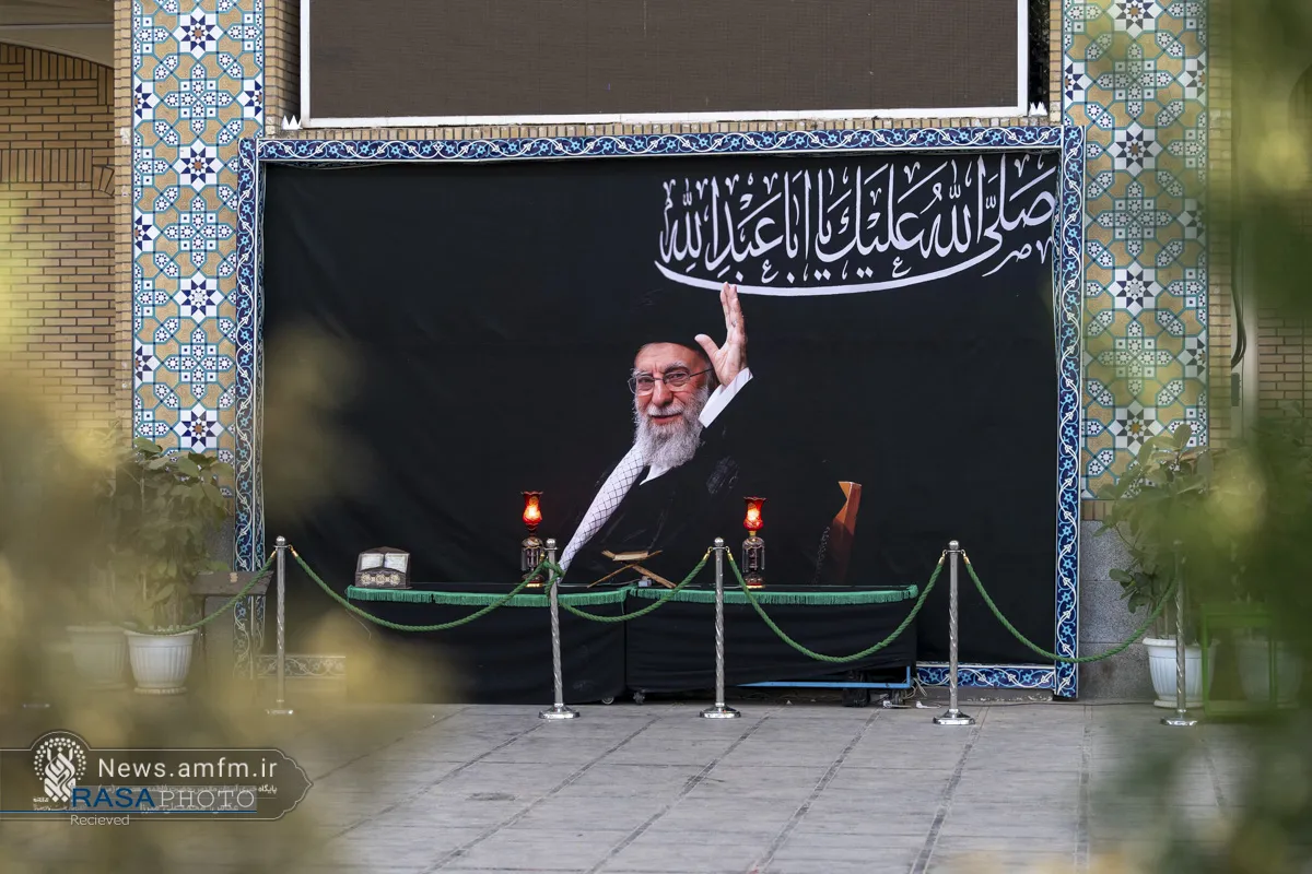 حرم کریمه اهل&zwnj;بیت (س) در آستانه مراسم چهلمین روز تدفیت رهبر شهید انقلاب
