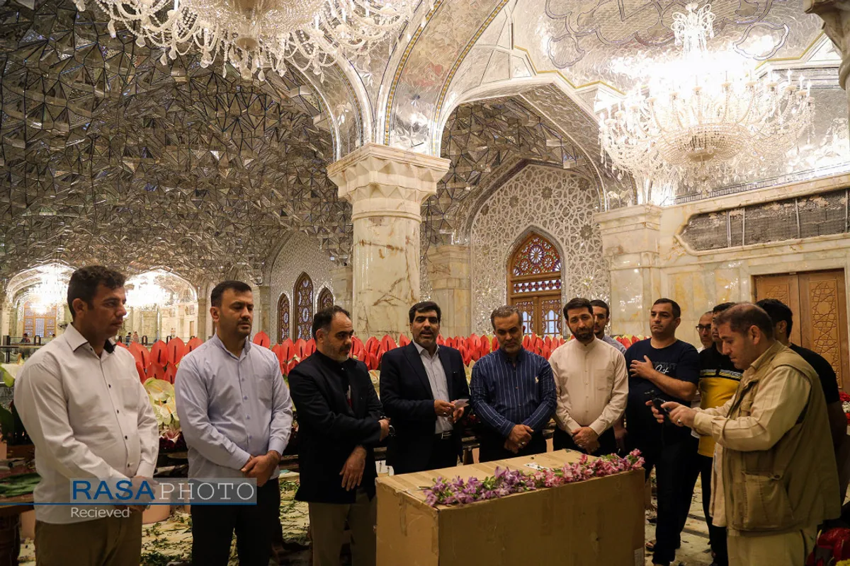"گل آرایی ضریح مطهر حرم امام علی ع در آستانه عید بزرگ غدیر"