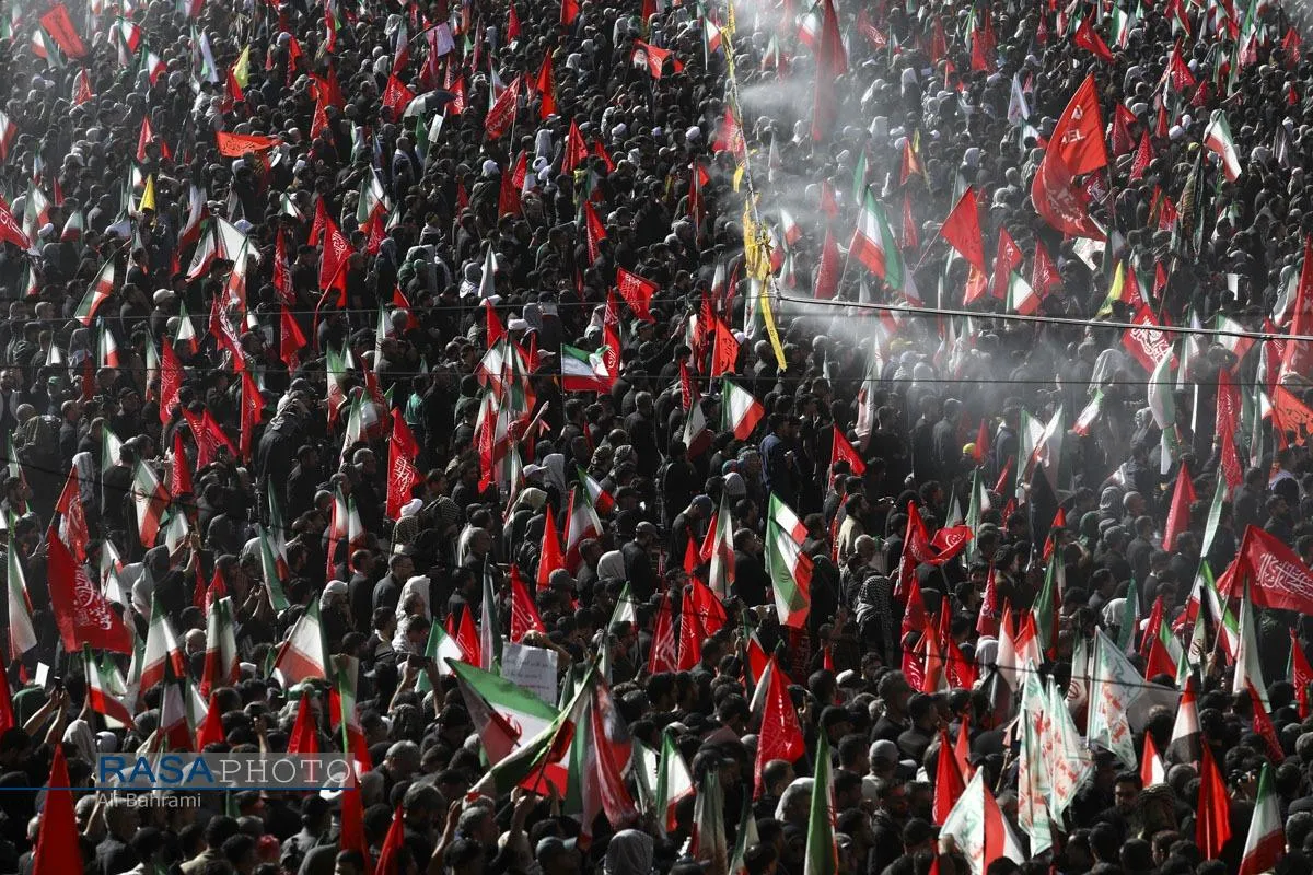 اقامه نماز بر پیکر رهبر شهید انقلاب