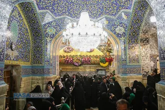 آیین گل آرایی ضریح مطهر کریمه اهل&zwnj;بیت(س) به مناسبت دهه کرامت