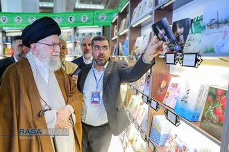 بازدید رهبر معظم انقلاب از سی و پنجمین نمایشگاه بین&zwnj;المللی کتاب تهران