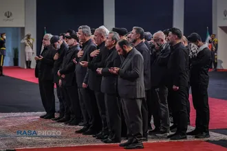 مراسم ادای احترام به پیکر مطهر رهبر شهید انقلاب اسلامی