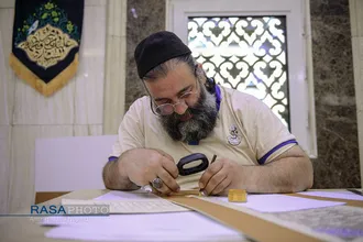 اهداء آثار هنرمندان ایرانی به موزه آستان مقدس حضرت ابا عبد الله (علیه السلام)