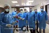 اهدای گل به بیماران و کادر درمانی بیمارستان سینای اهواز توسط طلاب جهادگر