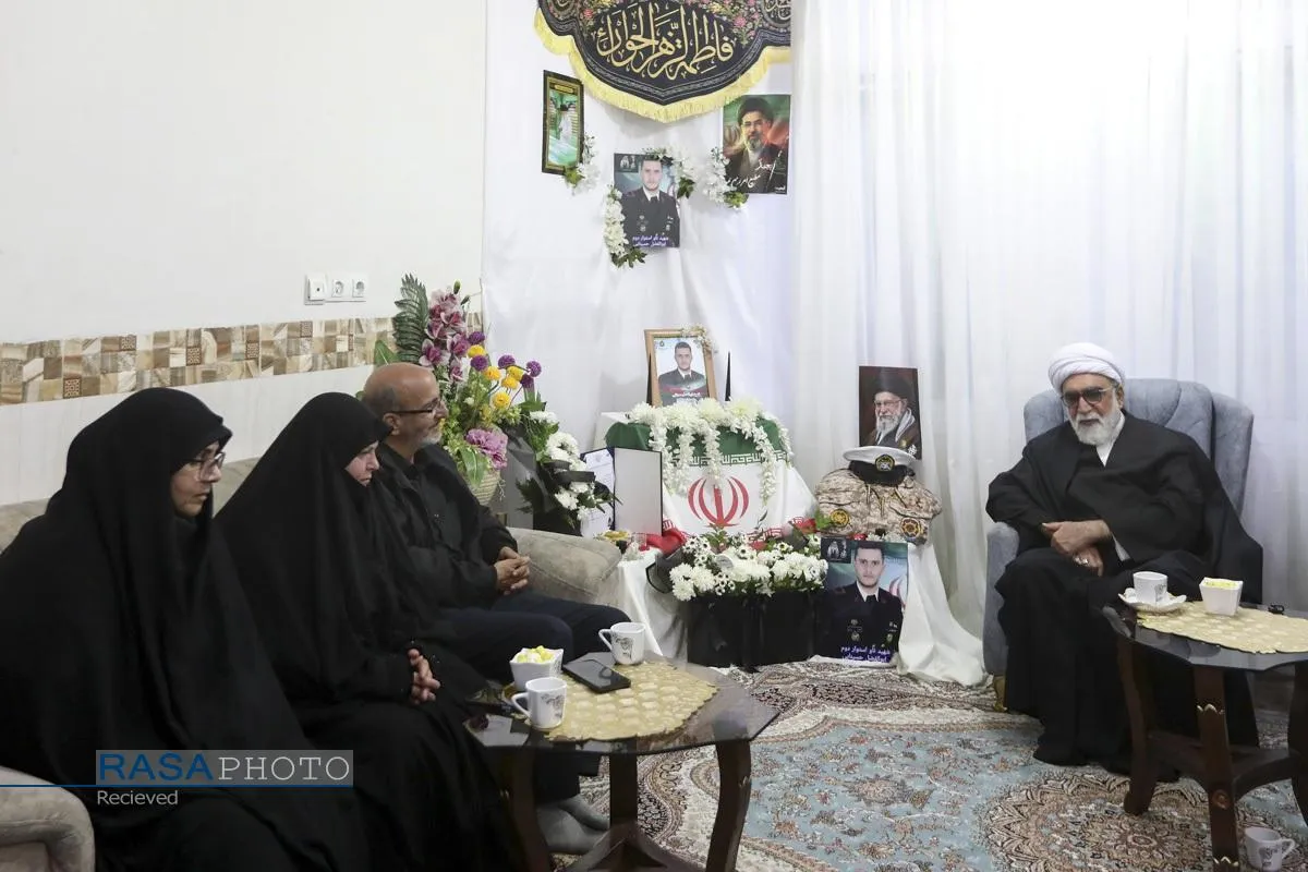 دیدار تولیت آستان قدس رضوی با خانواده شهدای ناوچه دنا