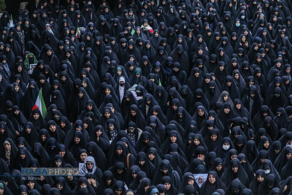 تشییع پیکر ۸ شهید بمباران محله دروازه ری قم