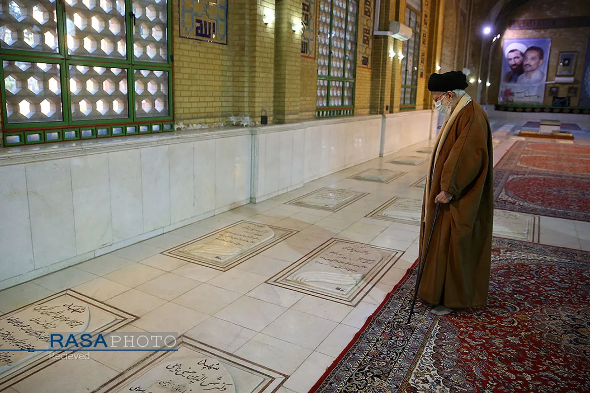 حضور مقام معظم رهبری در مرقد مطهر امام خمینی (ره) و گلزار شهیدان