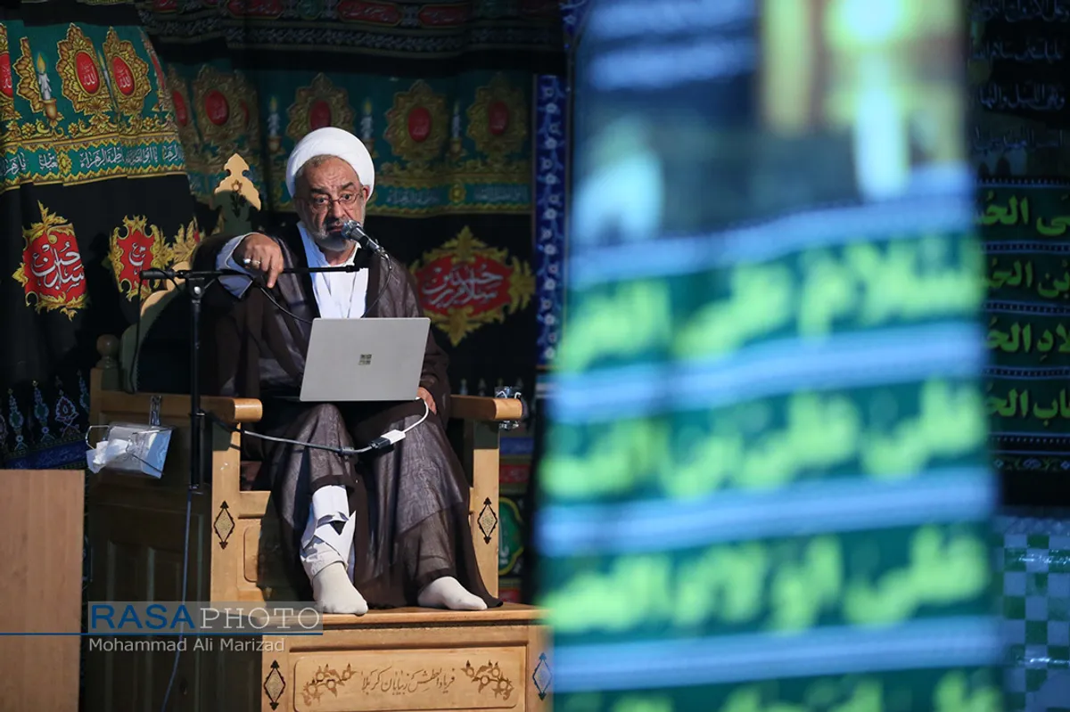 عزاداری جمعی از مهاجرین انگلیسی زبان مقیم قم در هیئت دارالزهرا (س)