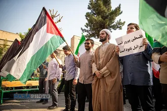 تجمع طلاب مدرسه علمیه مروی تهران در حمایت از عملیات نیروهای مسلح