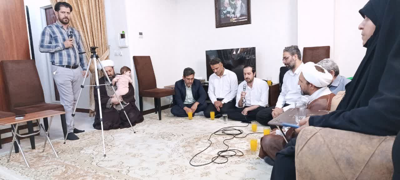 مدیر جامعهالزهرا با خانواده شهید غفور قربانینژاد دیدار کرد مدیر جامعهالزهرا با خانواده شهید غفور قربانینژاد دیدار کرد