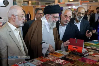 بازدید رهبر معظم انقلاب از سی و پنجمین نمایشگاه بین&zwnj;المللی کتاب تهران