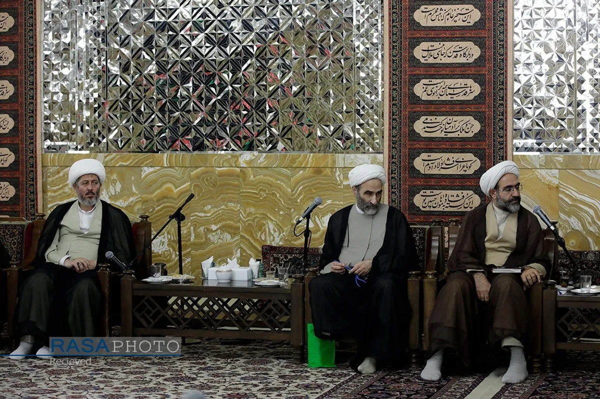 دیدار اساتید مدرسه تابستانه "دارالعلم" طلاب با تولیت آستان قدس رضوی