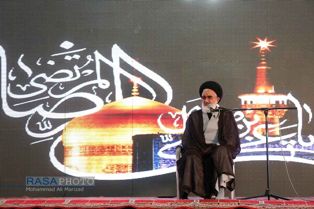 تجلیل از مدافعان سلامت و پرچمداران مواسات و همدلی&lrm;