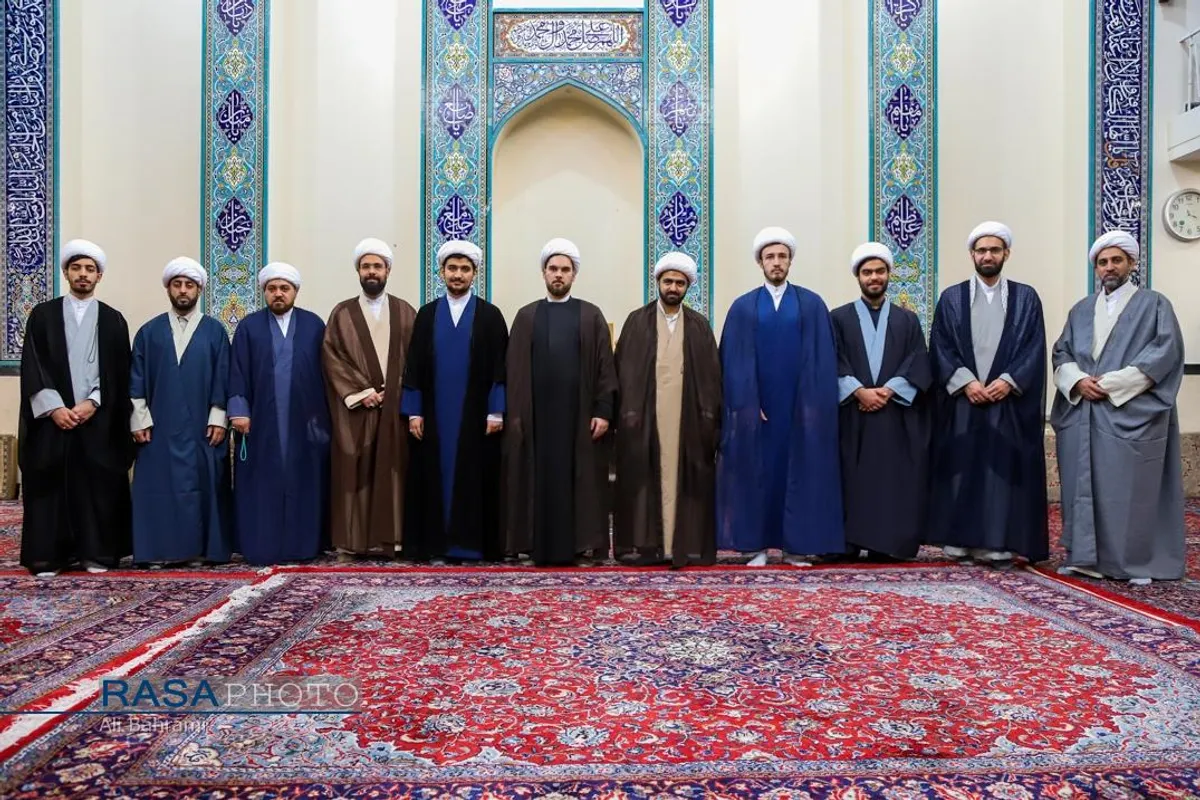 جشن روز مبعث و عمامه&zwnj;گذاری تعدادی از طلاب حوزه علمیه قم در بیوت مراجع تقلید