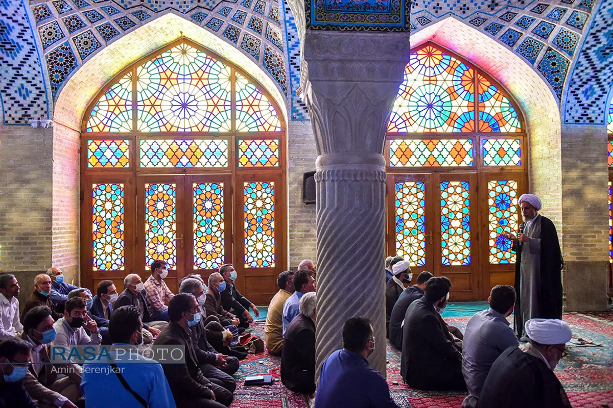 میز خدمت و محفل انس و تفسیر قرآن با حضور حجت السلام والمسلمین دژکام نماینده ولی فقیه در استان فارس