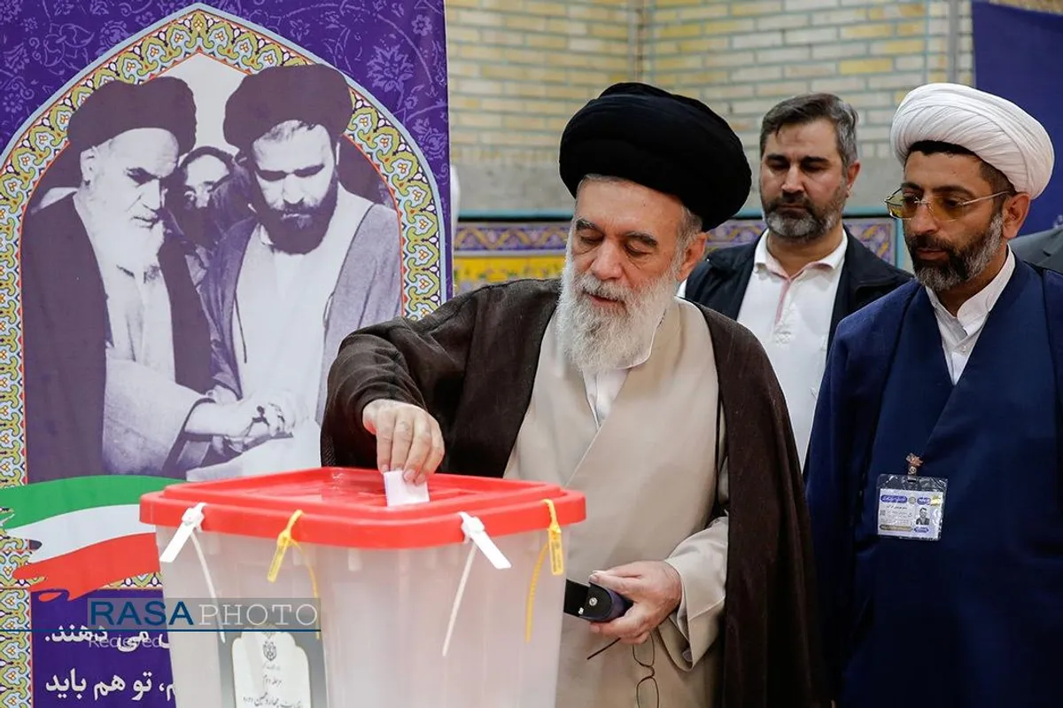 حضور آیت الله حسینی خراسانی در پای صندوق رای دومین دوره چهاردهمین انتخابات ریاست جمهوری