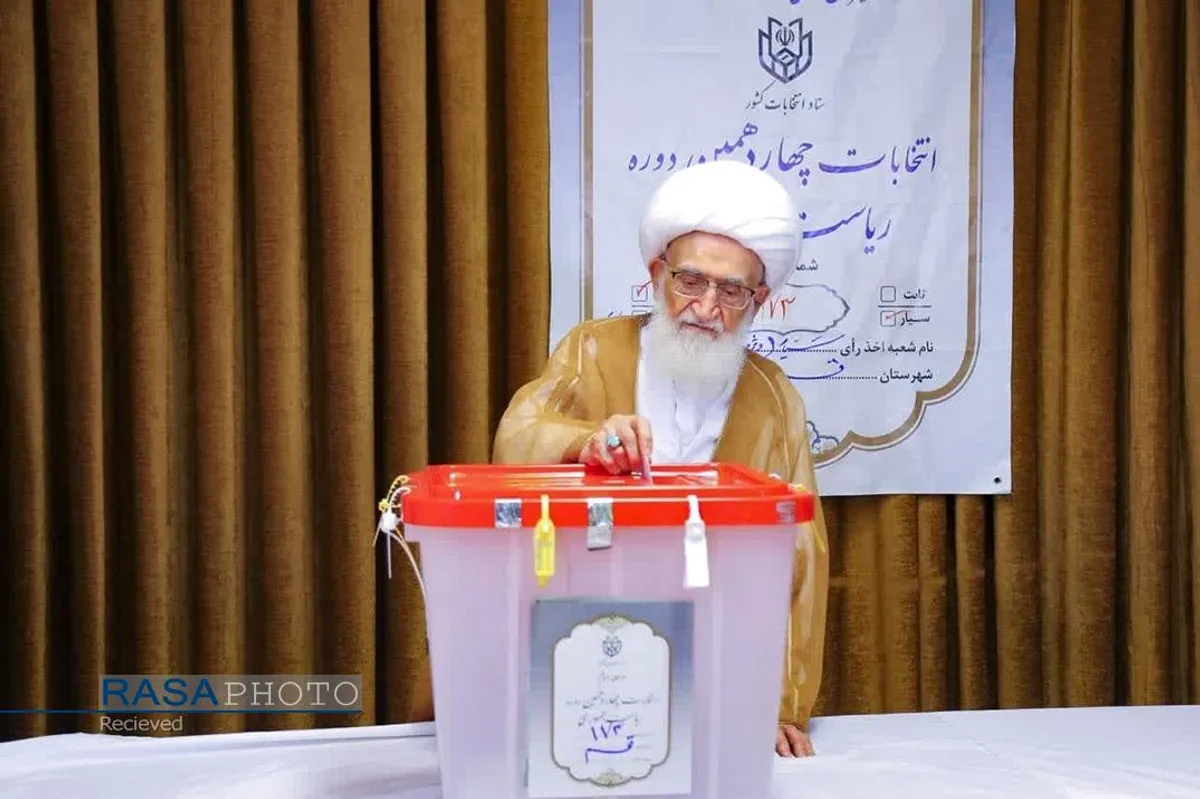 حضور حضرت آیت الله نوری همدانی در پای صندوق رای دومین دوره چهاردهمین انتخابات ریاست جمهوری