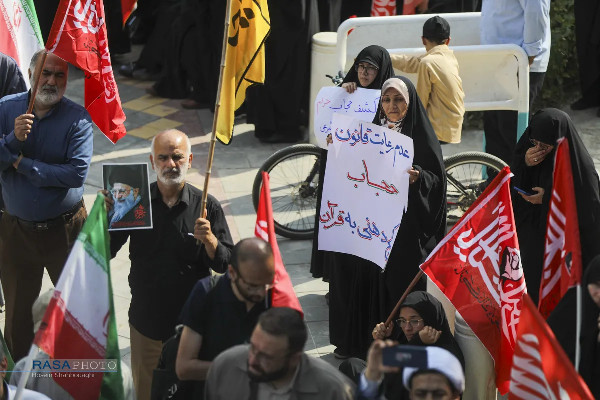 زنجیره انسانی مدافعان حجاب وعفاف