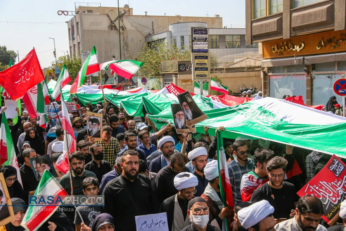 راهپیمایی مردم انقلابی قم علیه اغتشاشگران