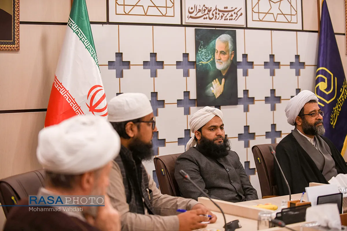 نشست امام خمینی (ره) احیاگر هویت زن مسلمان