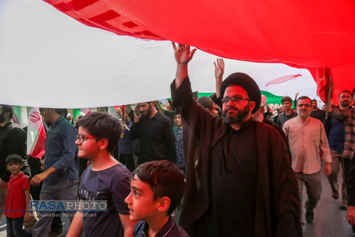 راهپیمایی مردم انقلابی قم علیه اغتشاشگران