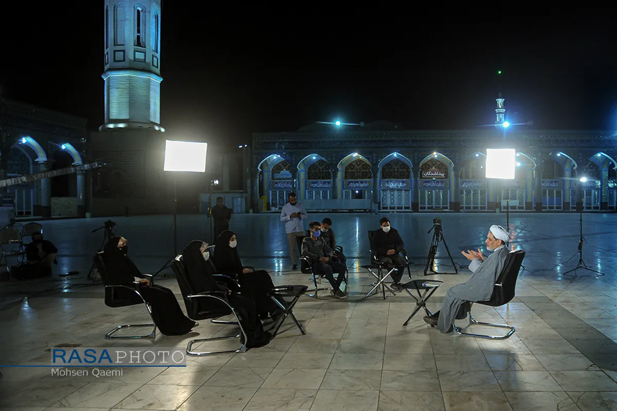 منبری متفاوت در فضایی دوستانه با حضور حجت الاسلام والمسلمین دکتر رفیعی