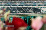 آیین تعویض پرچم گنبد منور رضوی در روز میلاد امام رضا(علیه&zwnj;السلام)