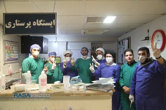 حضور جمعی از طلاب در بخش درمانی بیماران کرونایی در شب میلاد امیرالمومنین (علیه السلام)