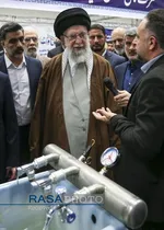 بازدید رهبر انقلاب از نمایشگاه پیشگامان پیشرفت