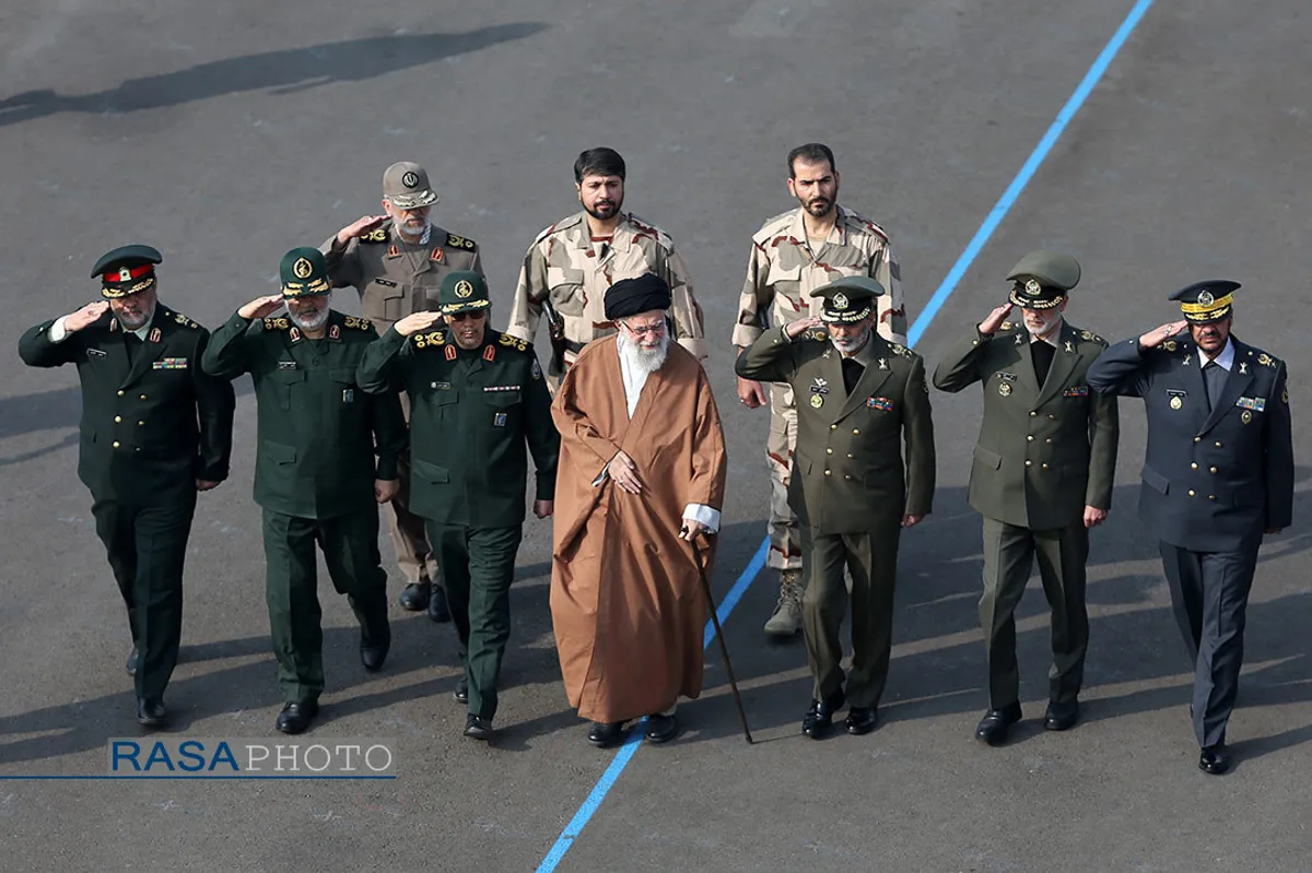 مراسم دانش&zwnj;آموختگی دانشجویان دانشگاههای افسری ارتش در دانشگاه خاتم&zwnj;الانبیاء(ص) با حضور رهبر انقلاب