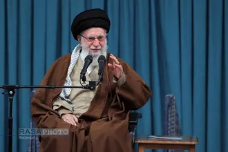 دیدار جمعی از خانواده&zwnj;های شهدای مدافع حرم و مقاومت در پنجمین سالگرد شهید سلیمانی با رهبر انقلاب