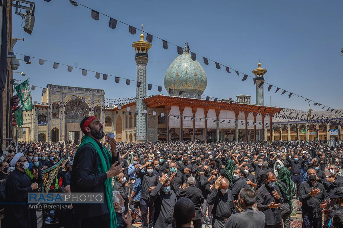 عزاداری و نماز جماعت ظهر عاشورا در حرم حضرت احمدبن موسی الکاظم (ع)
