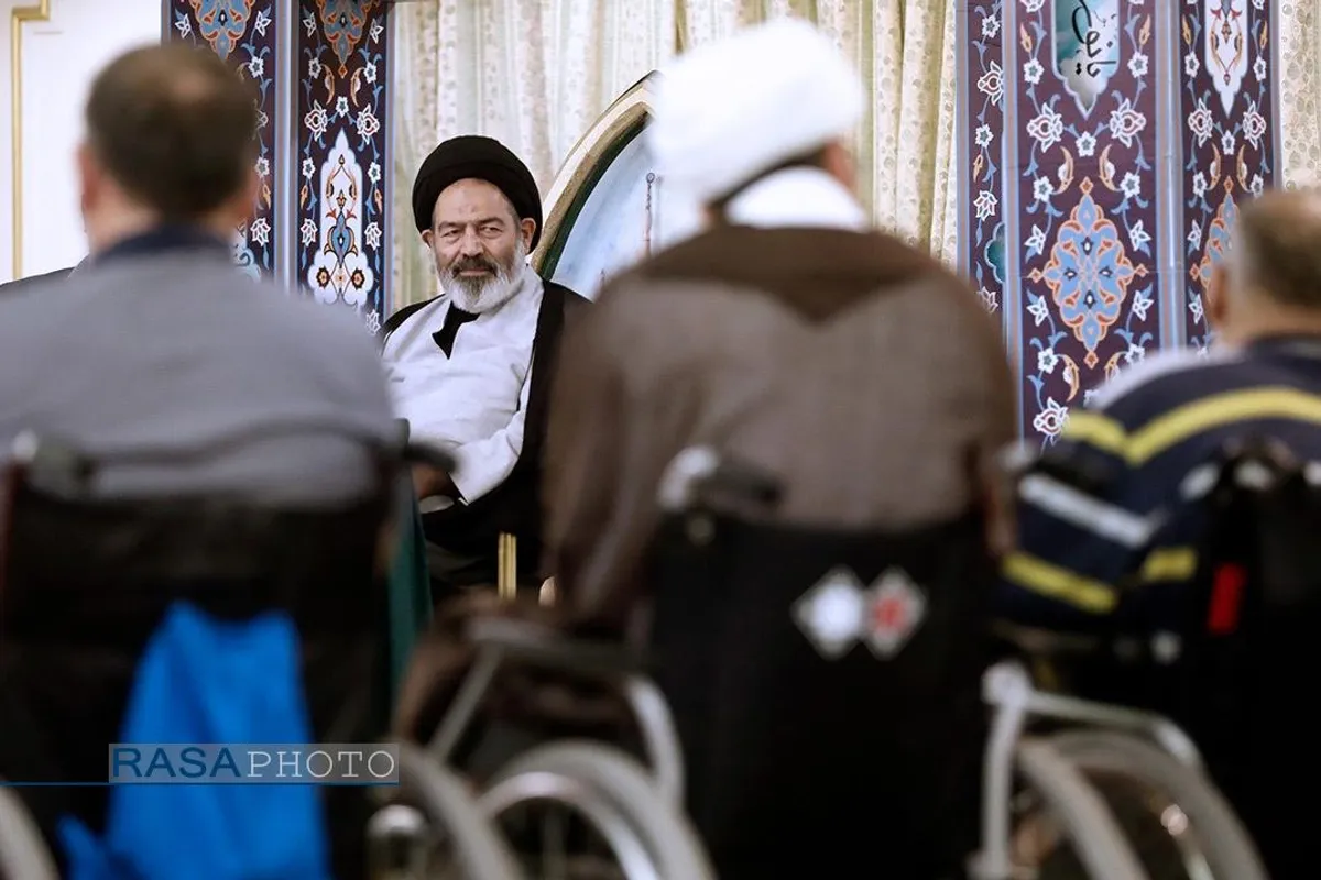دیدار نماینده ولی&zwnj;فقیه در حج و زیارت با اعضای کاروان جانبازان در مدینه