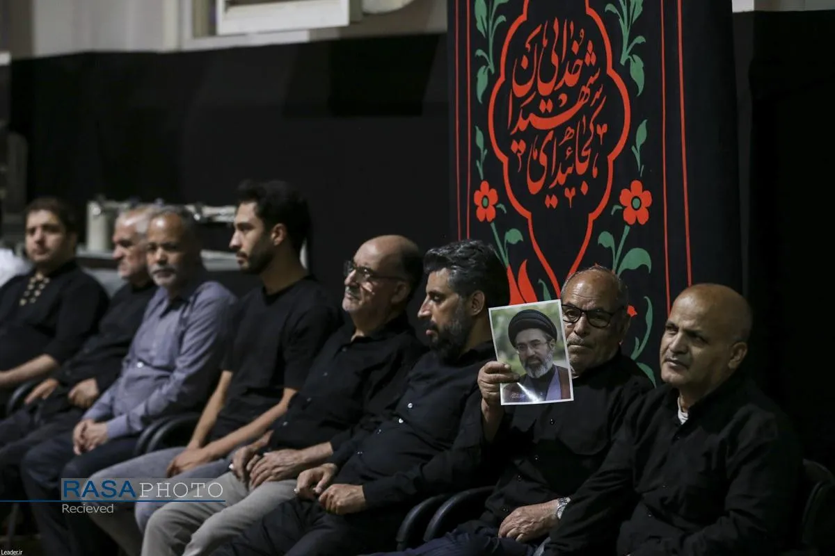 اولین شب مراسم عزاداری ماه محرم در جوار محل عروج ملکوتی امام شهید انقلاب
