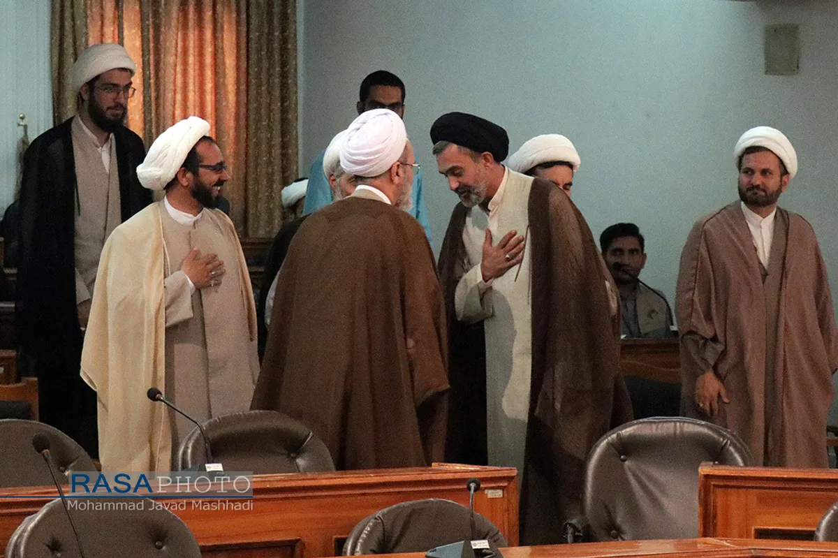 نشست علمی الزامات بیانیه گام دوم انقلاب اسلامی با حضور آیت الله اعرافی