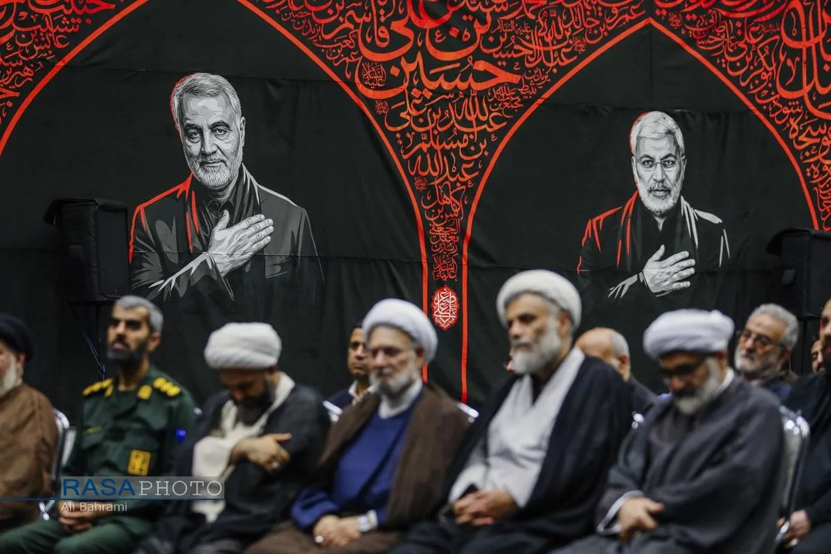 آئین سیاه پوشان عزای حسینی و رونمایی از اثر "اصحاب آخرالزمانی سید الشهدا (علیه السلام)"