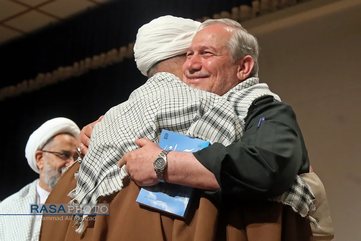 همایش ملی پرچمداران انقلاب