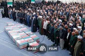 اقامه نماز رهبر معظم انقلاب بر پیکر هفت شهید راه قدس