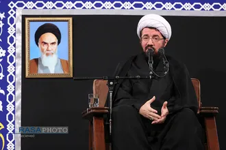 مراسم عزاداری شب عاشورای حسینی (علیه&zwnj;السلام) با حضور رهبر انقلاب