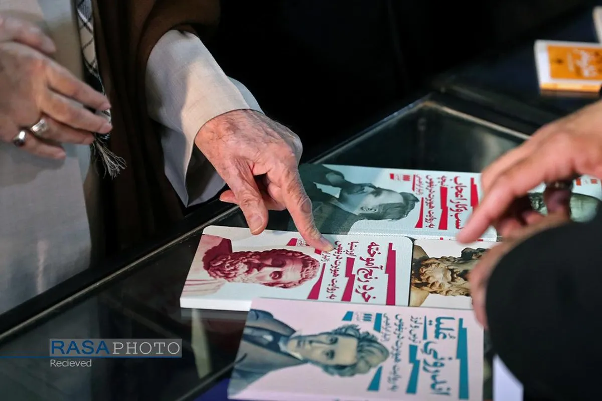 بازدید رهبر معظم انقلاب از سی و پنجمین نمایشگاه بین&zwnj;المللی کتاب تهران