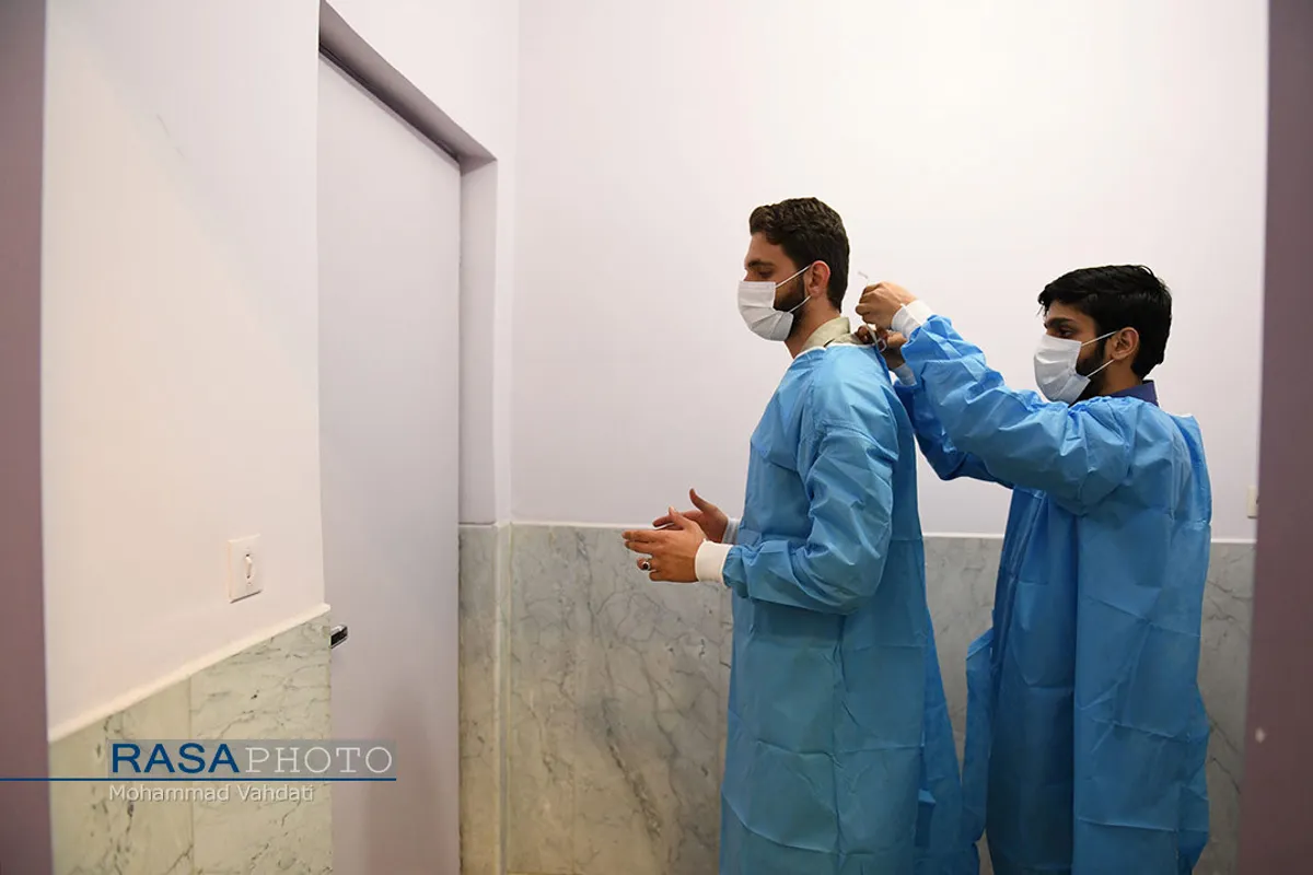 تقدیر جمعی از طلاب از پزشکان و پرستاران فعال در درمان بیماران مبتلا به کرونا