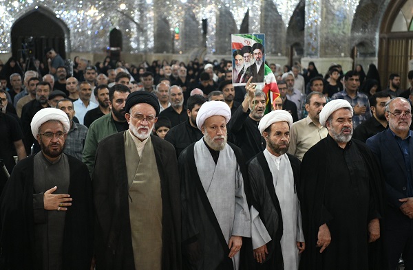 مراسم بزرگداشت قائد شهید با حضور علما و روحانیون شیراز برگزار شد+ تصاویر مراسم بزرگداشت قائد شهید با حضور علما و روحانیون شیراز برگزار شد+ تصاویر