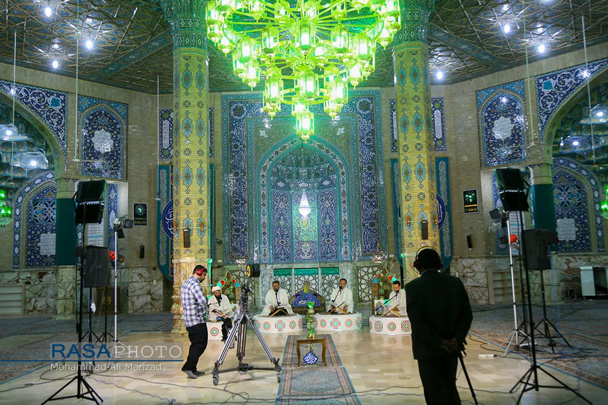 ضبط برنامه تلوزیونی جزء خوانی قرآن کریم در مسجد مقدس جمکران