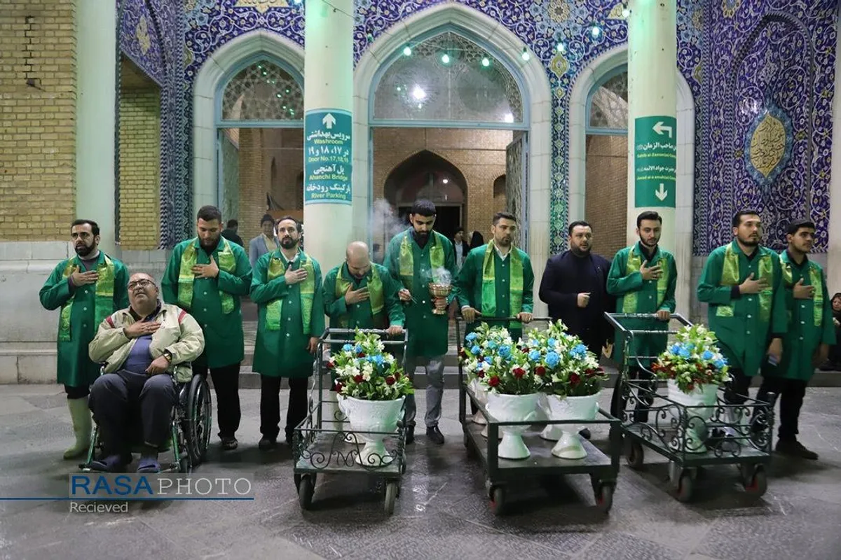 گل آرایی صحن های حرم حضرت معصومه(س) بمناسبت میلاد امام زمان (عج)