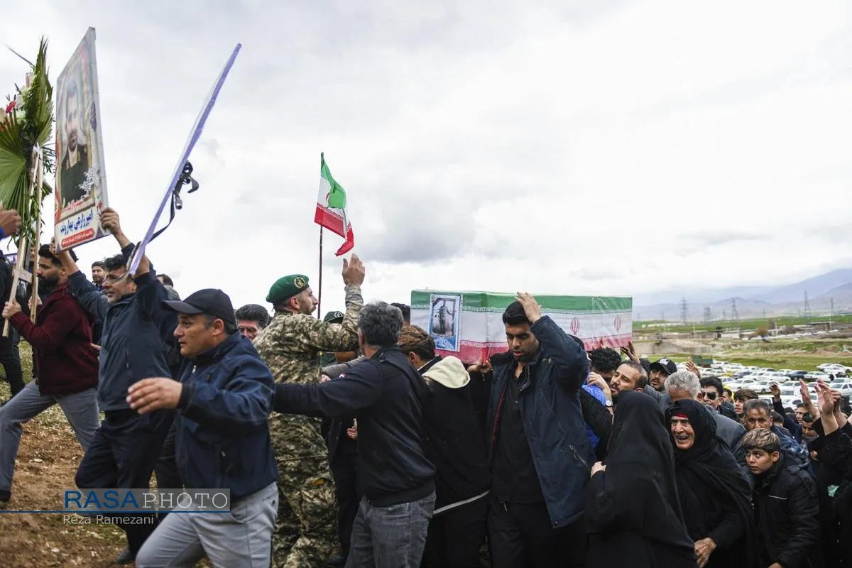 تشییع با شکوه پیکر شهید رسولی بهاروند در روستای ناصروند