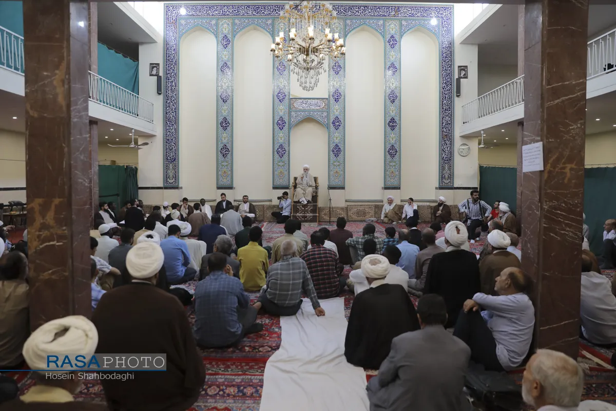 جشن میلاد پیامبر (ص) و عمامه گذاری طلاب در بیوت مراجع تقلید
