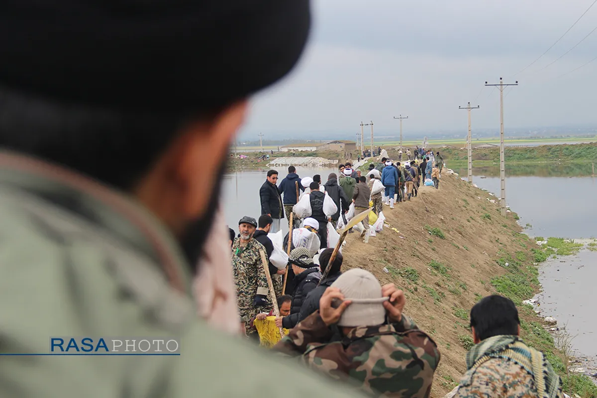حضور گروه جهادی شهید حجت الاسلام تقی پور در مناطق سیل زده آق قلا